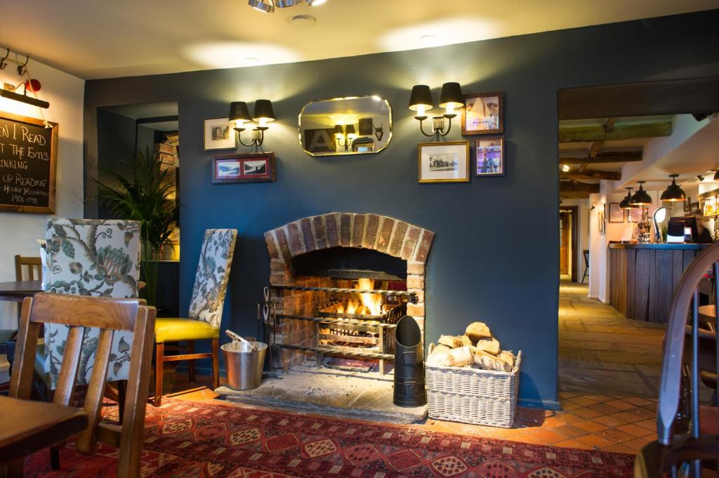 Balloch House, Balloch, west dunbartonshire, Stay in a Pub