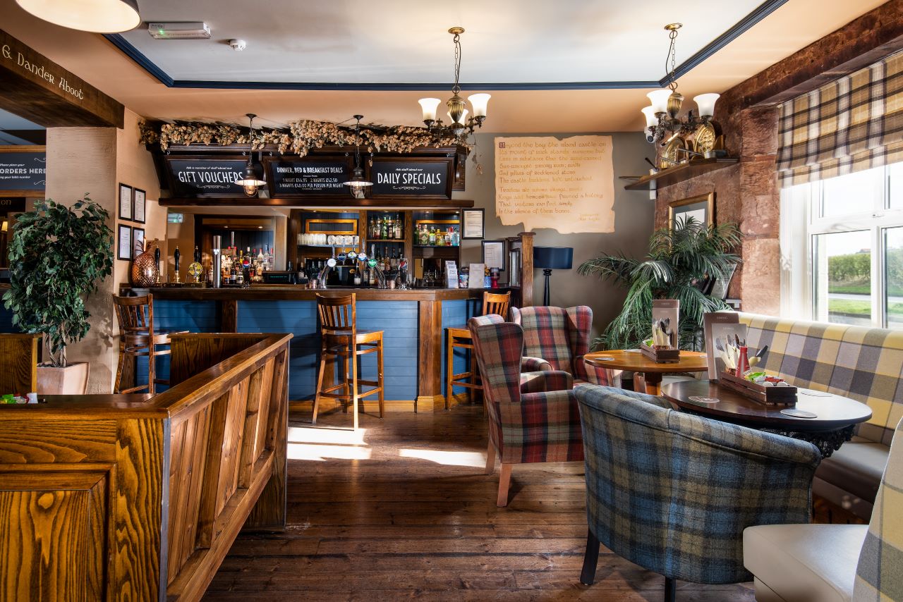The Lindisfarne Inn, Berwick upon Tweed, Pub Seating - Room at The Inn for Stranded Motorists