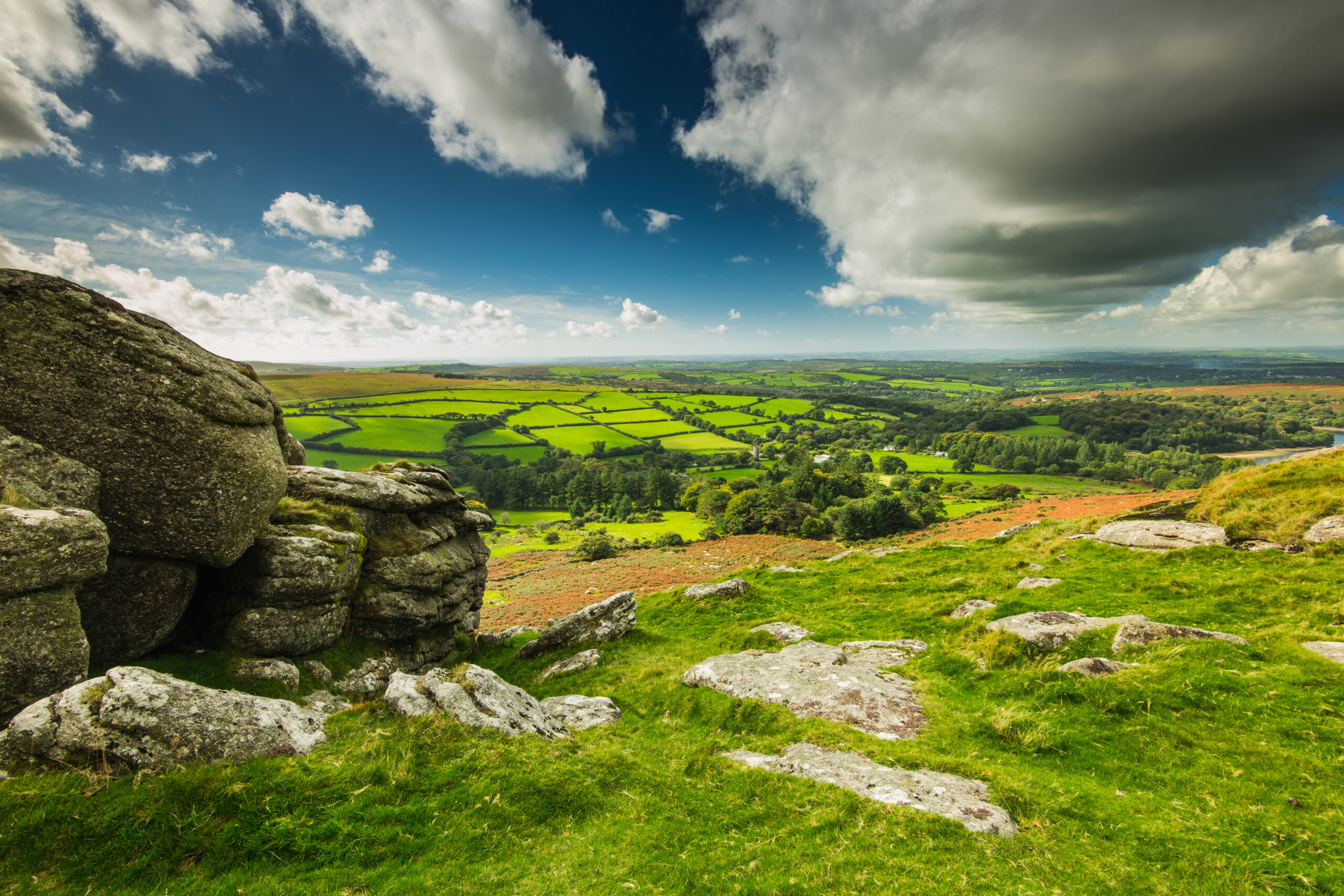 Dartmoor Tors - Walking Routes to Explore in Devon 