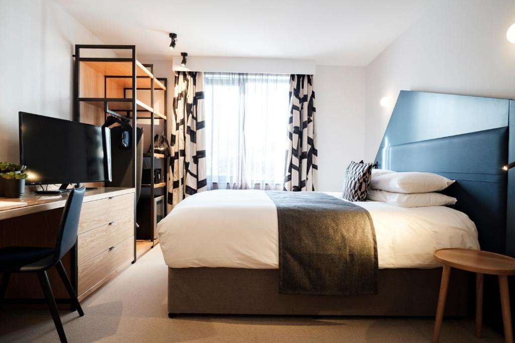 The Fox & Goose Hotel, Ealing, London, Stay in a Pub