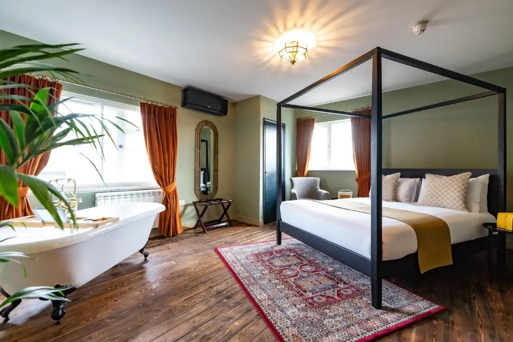 One of the bedrooms in the Baar Inn - a luxurious spacious bedroom with a bathtub.