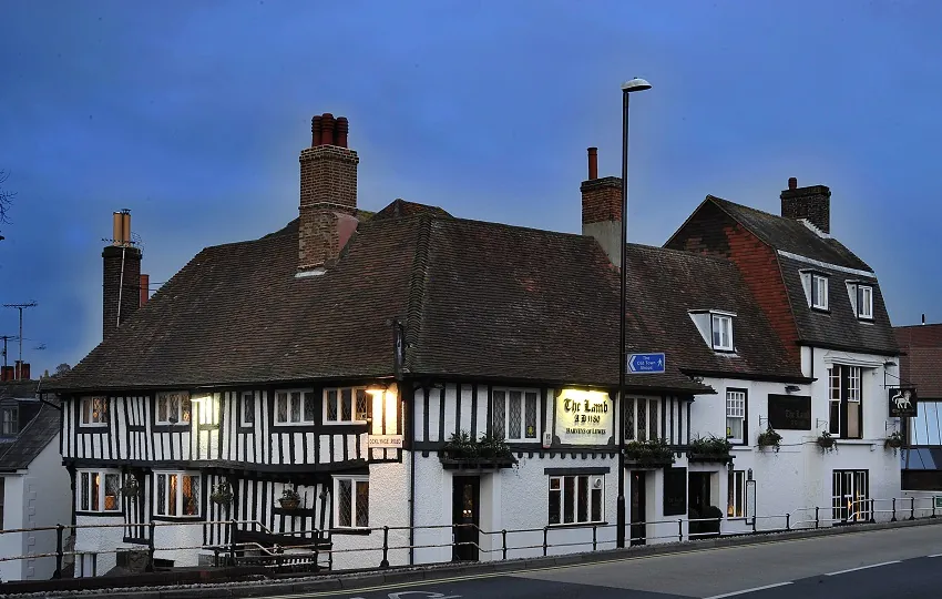 The Lamb Inn in Eastbourne at night
