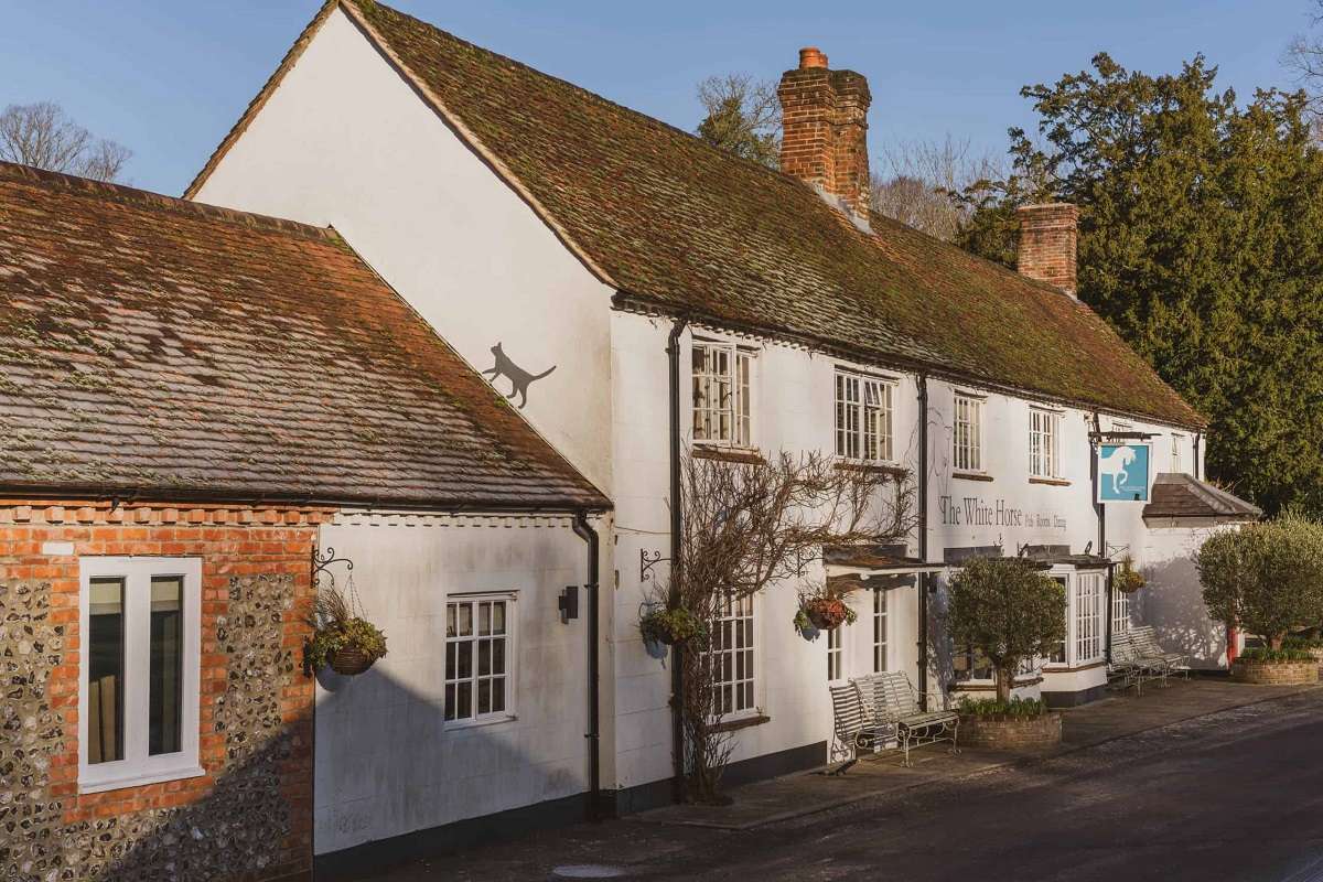 The White Horse - Cosy pubs west Sussex 