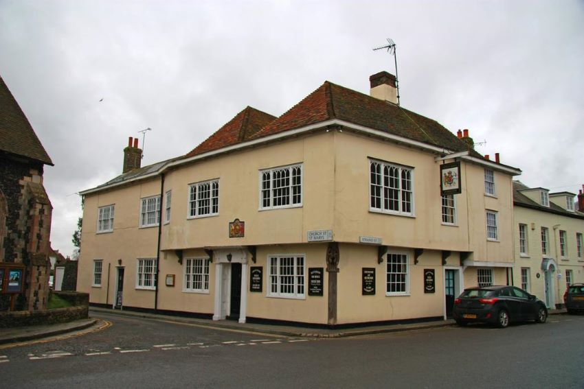 The Kinds Arms - a minimal beige-coloured building with a small pavement.