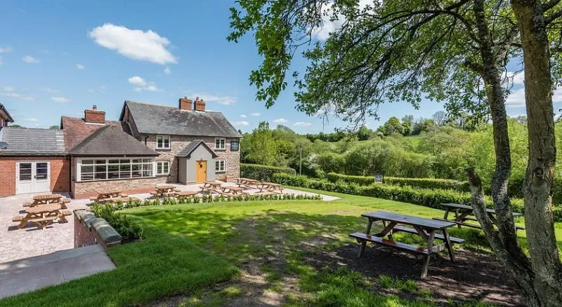 The Baiting House, Upper Sapey I Herefordshire I Stay in a Pub